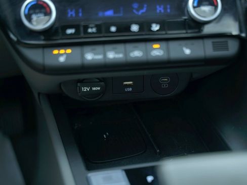 Used 2025 Hyundai Elantra SEL image 17