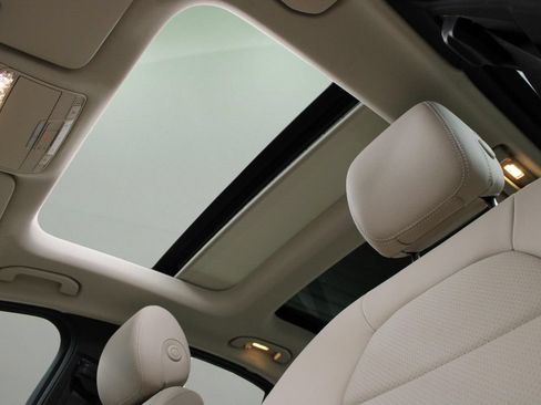 Used 2019 Mercedes-Benz C 300 Sedan image 40