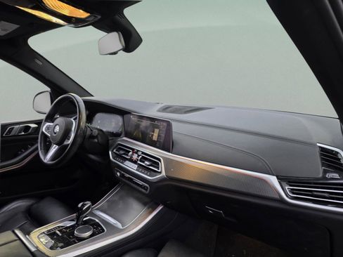 Used 2022 BMW X5 xDrive40i w/ M Sport Package image 11