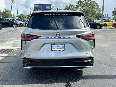 Used 2021 Toyota Sienna XSE FWD image 6