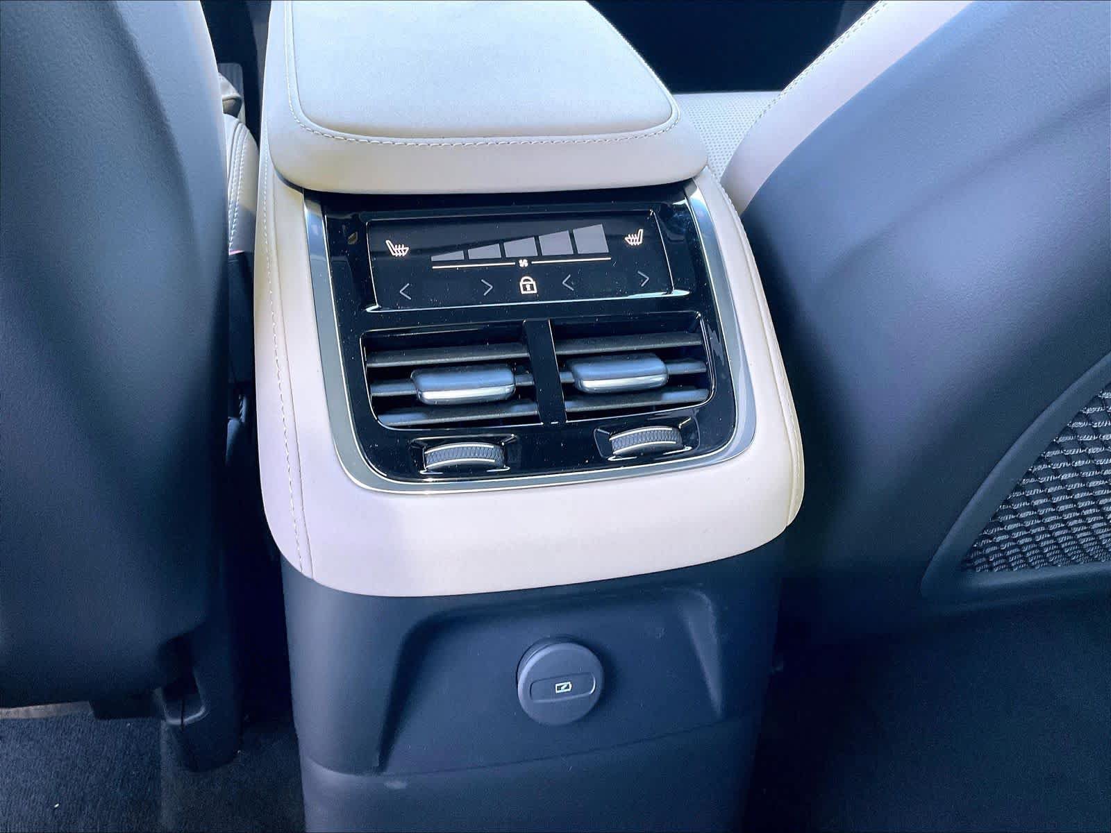New 2027 Volvo XC90 T8 Ultra AWD/4WD image 16