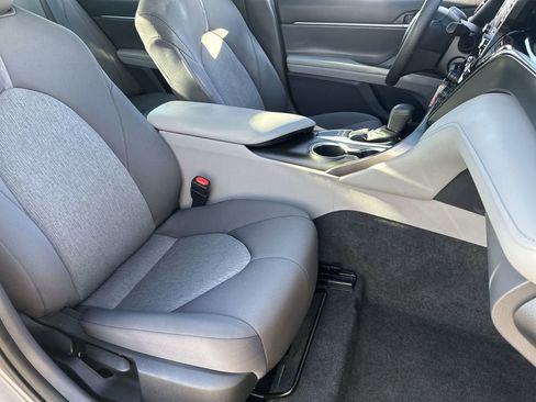 Used 2022 Toyota Camry LE w/ Carpet Mat Package (TMS) image 7