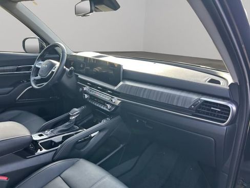 Used 2025 Kia Telluride EX w/ EX Captain's Chair Package image 28