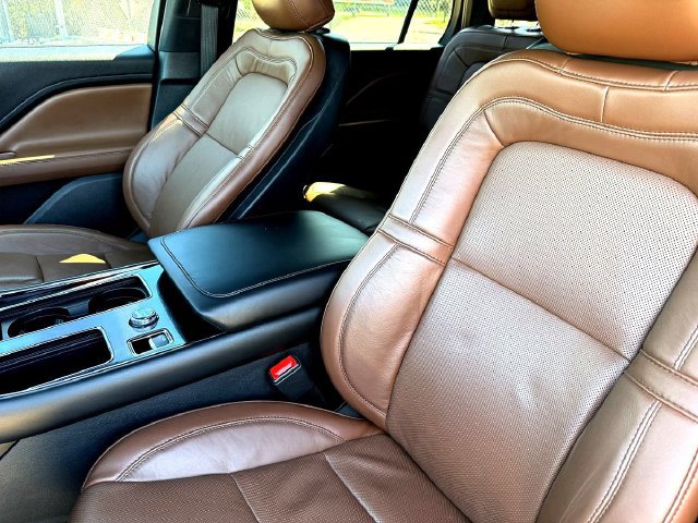 Used 2023 Lincoln Aviator Reserve w/ Equipment Group 201A RWD image 10