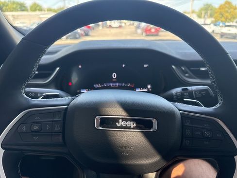 Certified 2025 Jeep Grand Cherokee L Laredo image 13