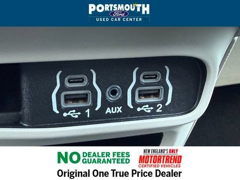 Used 2024 Chrysler Pacifica Touring-L image 14