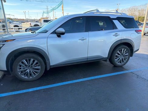 Used 2025 Nissan Pathfinder SL w/ SL Premium Package image 1