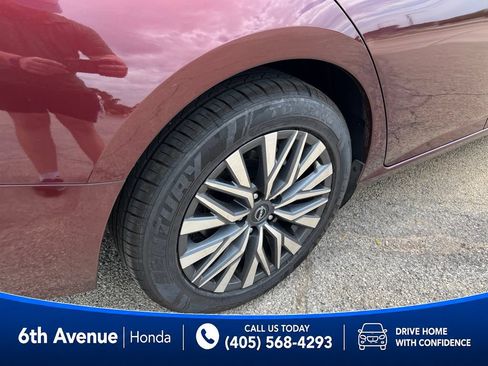 Used 2024 Nissan Altima 2.5 SV FWD image 11