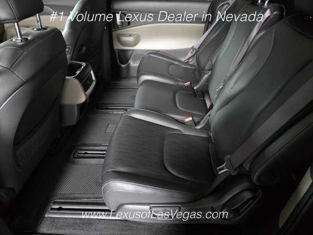 Used 2025 Kia Carnival EX FWD image 14
