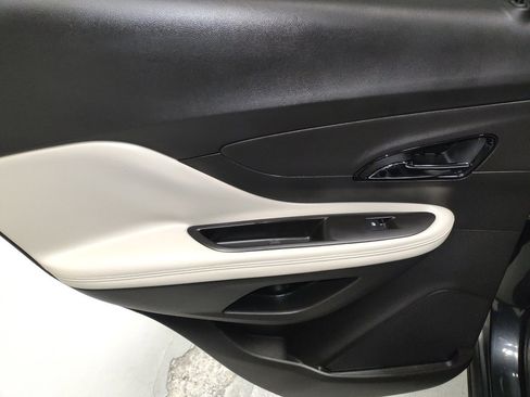 Used 2018 Buick Encore Preferred image 27