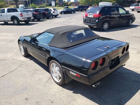 Used 1989 Chevrolet Corvette Convertible RWD image 6