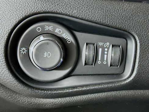 Used 2023 Jeep Renegade Trailhawk image 17