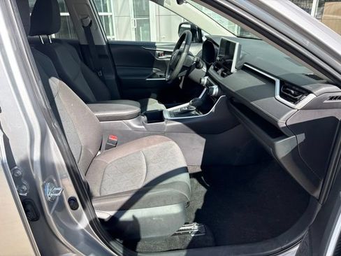 Used 2025 Toyota RAV4 XLE AWD/4WD image 30