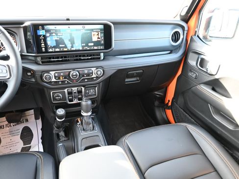 New 2025 Jeep Gladiator Sport image 21