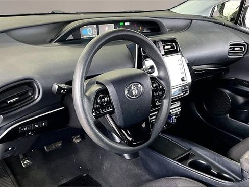 Used 2021 Toyota Prius LE image 14
