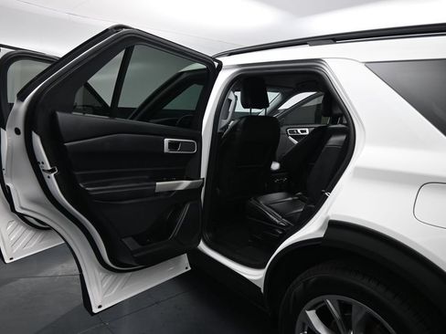 Certified 2021 Ford Explorer XLT w/ Equipment Group 202A RWD image 16