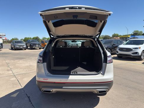 Used 2021 Lincoln Nautilus Reserve w/ Equipment Group 201A AWD/4WD image 9