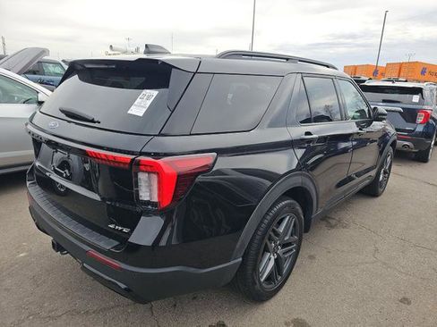 Used 2025 Ford Explorer ST-Line w/ Premium Package image 9