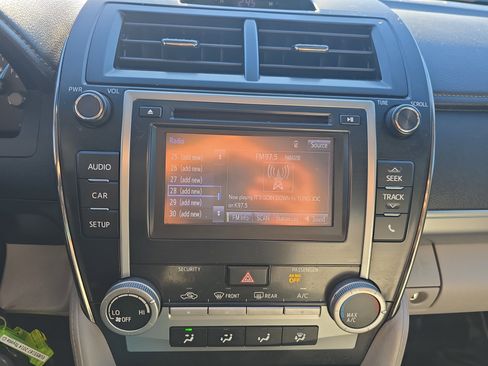 Used 2014 Toyota Camry L image 20