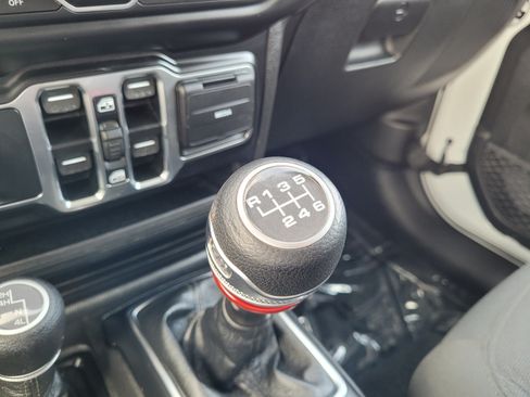 Used 2021 Jeep Gladiator Sport AWD/4WD image 25