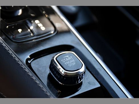 Certified 2023 Volvo XC90 B6 Ultimate w/ Protection Package Premier AWD/4WD image 38