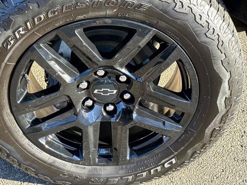 Used 2023 Chevrolet Colorado Trail Boss image 7