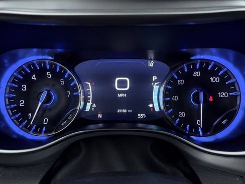Certified 2025 Chrysler Pacifica Limited FWD image 36