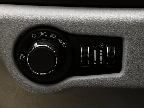 Used 2017 Chrysler Pacifica Touring w/ Tire & Wheel Group image 23