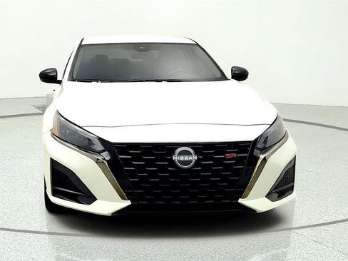 Used 2024 Nissan Altima 2.5 SR AWD/4WD image 2
