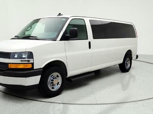 Used 2025 Chevrolet Express 3500 LT w/ LT Preferred Equipment Group RWD image 3