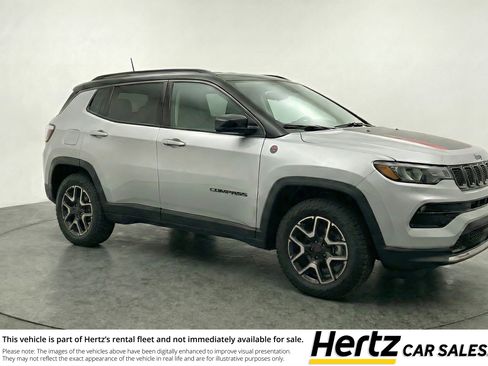 Used 2025 Jeep Compass Trailhawk AWD/4WD image 1