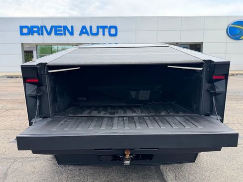Used 2024 Tesla Cybertruck AWD Crew Cab image 43