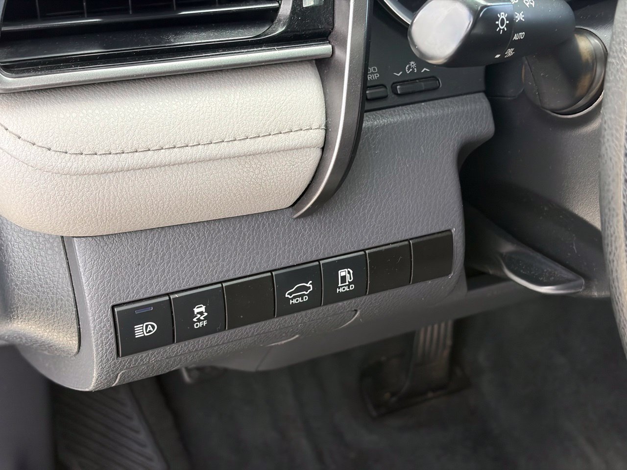 Used 2022 Toyota Camry LE FWD image 7