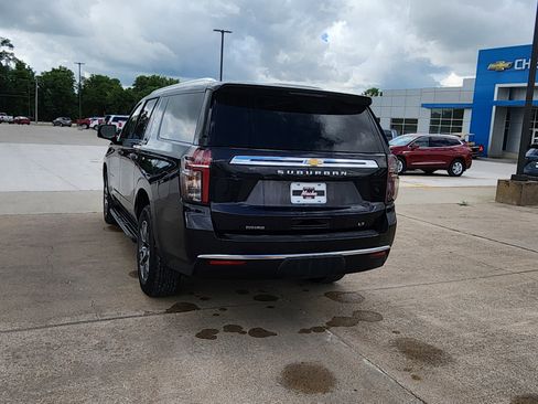 Used 2024 Chevrolet Suburban LT w/ Luxury Package AWD/4WD image 6