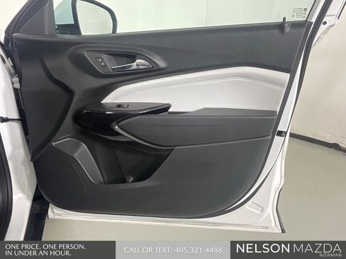 Used 2024 Chevrolet Trax LT FWD image 16