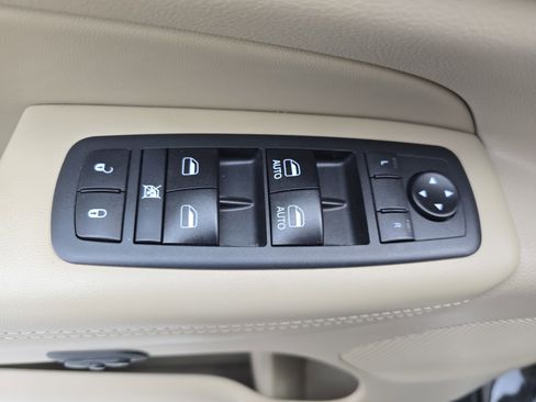 Used 2018 Jeep Grand Cherokee Limited w/ Trailer Tow Group IV image 26