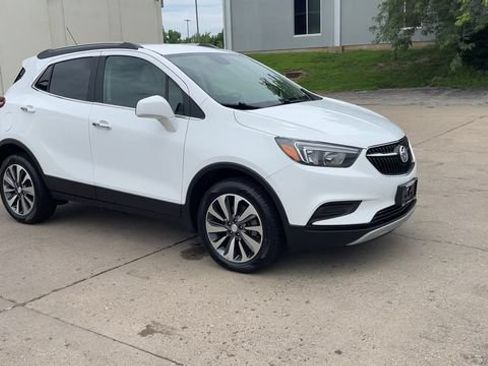 Used 2022 Buick Encore Preferred AWD/4WD image 2