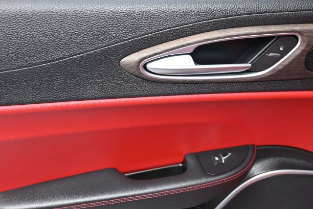 Used 2019 Alfa Romeo Giulia Ti RWD image 10