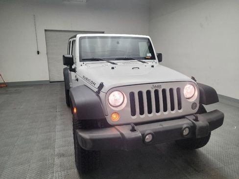 Used 2015 Jeep Wrangler Unlimited Rubicon w/ Connectivity Group AWD/4WD image 14