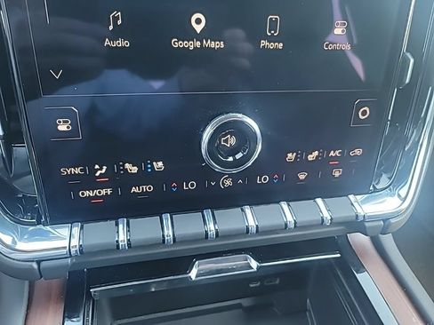 Used 2025 GMC Yukon Denali RWD image 25
