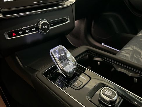 New 2026 Volvo XC90 B6 Plus w/ Protection Package Premier image 18