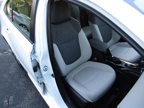 Used 2022 Toyota Corolla LE image 30