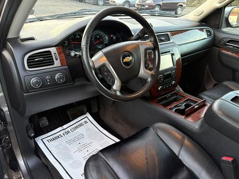 Used 2014 Chevrolet Suburban LTZ image 9