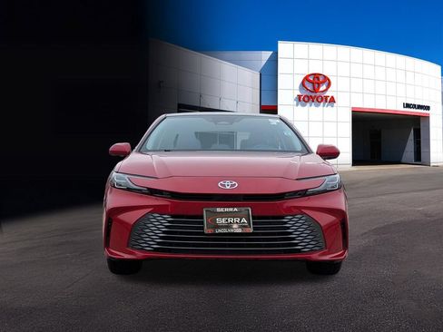 Used 2025 Toyota Camry XLE AWD/4WD image 2