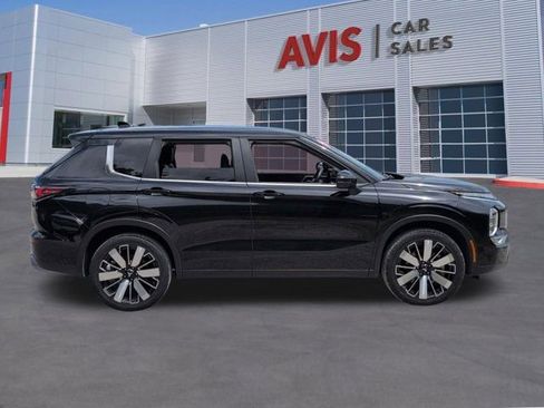 Used 2025 Mitsubishi Outlander SE FWD image 5