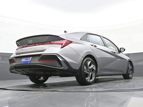 Certified 2025 Hyundai Elantra Sport image 41