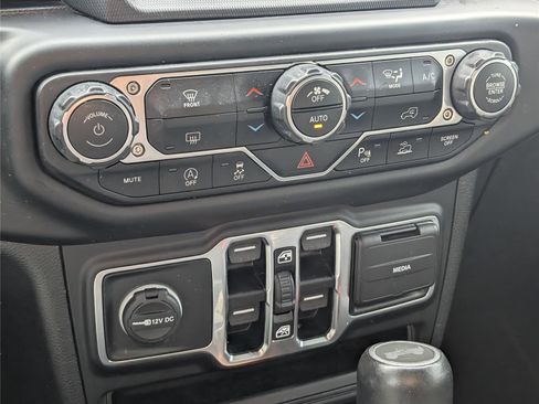 Used 2021 Jeep Wrangler Unlimited Sahara image 20