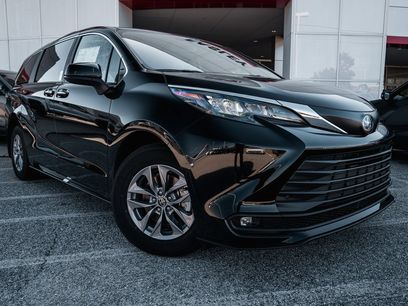 New 2025 Toyota Sienna XLE