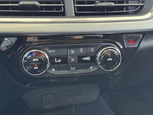 New 2025 Chevrolet Trax LT w/ LT Convenience Package image 20