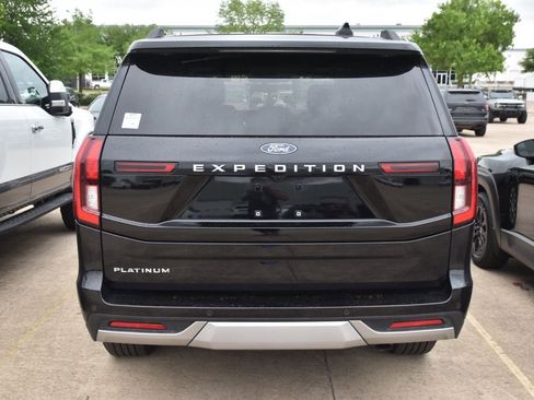 Used 2025 Ford Expedition Platinum image 7